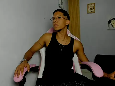 Snapshot of MaxVibe420 chatting on 5, 10, 2025 MaxVibe420 online show from 5, 10, 2025