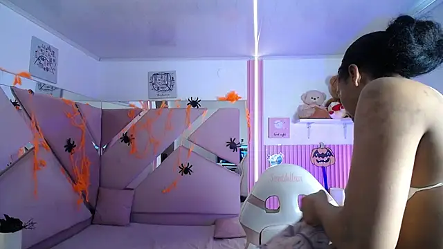 Charlotte ebony  online show from 27, 10, 2025