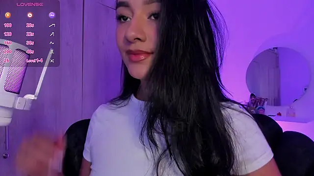 Snapshot of anne_leee chatting on 4, 7, 2026 anne leee online show from 4, 7, 2026