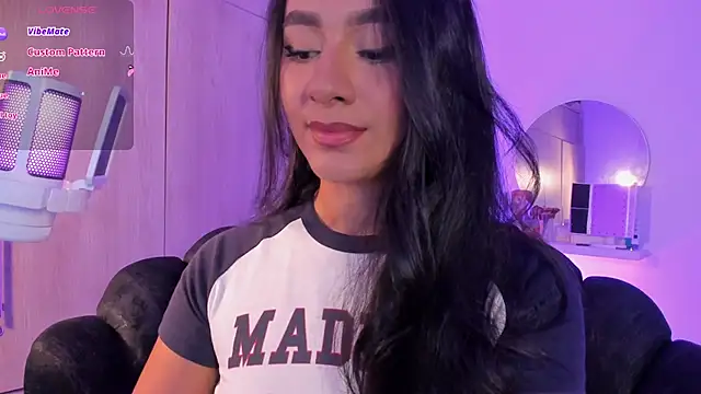 Snapshot of anne_leee chatting on 27, 7, 2026 anne leee online show from 27, 7, 2026