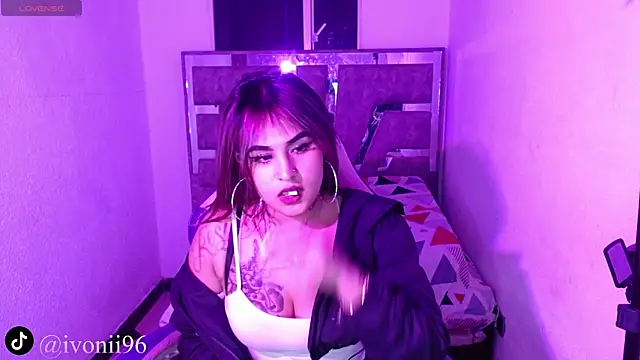 Snapshot of ivoni chatting on 10, 11, 2025 ivoni online show from 10, 11, 2025