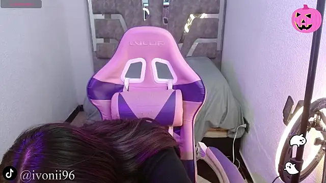 Snapshot of ivoni chatting on 31, 10, 2025 ivoni online show from 31, 10, 2025