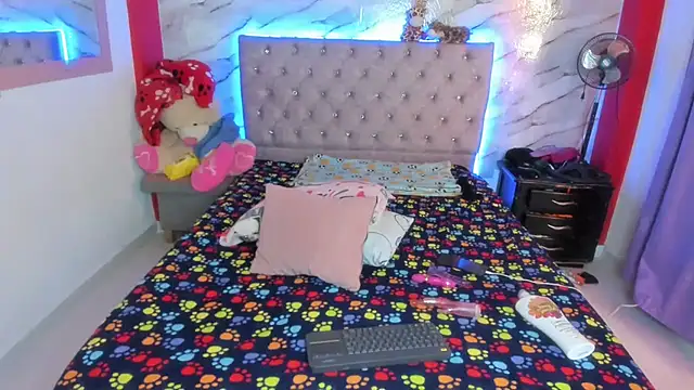 Stefany Andruw online show from 9, 11, 2025