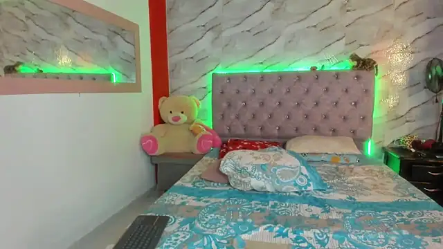 Stefany Andruw online show from 5, 11, 2025