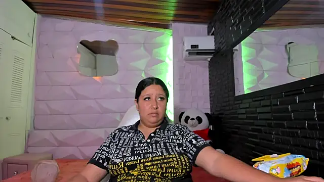 DulcineaSaenz online show from 4, 10, 2025