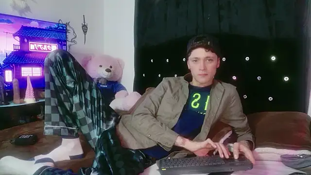 Tyler cat online show from 3, 12, 2025