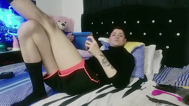 Snapshot of Tyler_cat chatting on 8, 10, 2025 Tyler cat online show from 8, 10, 2025