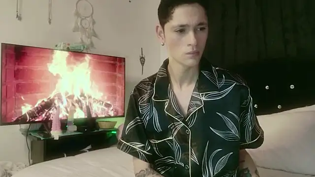 Snapshot of Tyler_cat chatting on 24, 10, 2025 Tyler cat online show from 24, 10, 2025