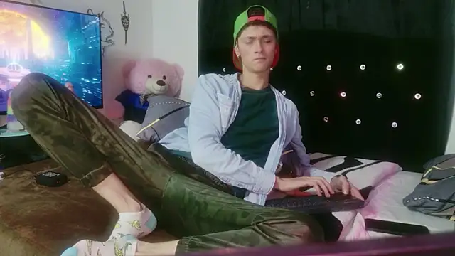 Snapshot of Tyler_cat chatting on 1, 12, 2025 Tyler cat online show from 1, 12, 2025