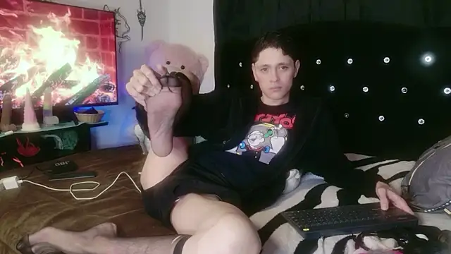 Snapshot of Tyler_cat chatting on 15, 11, 2025 Tyler cat online show from 15, 11, 2025