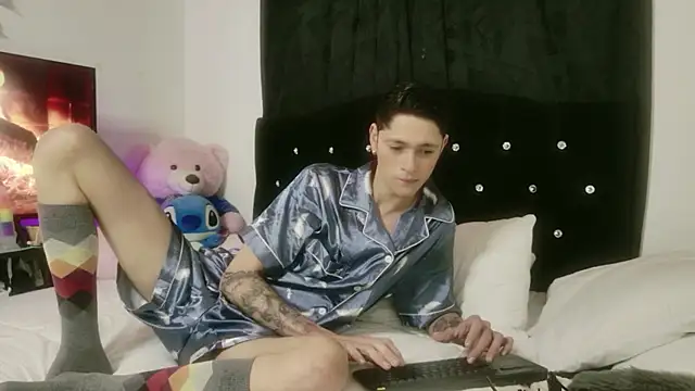 Snapshot of Tyler_cat chatting on 18, 10, 2025 Tyler cat online show from 18, 10, 2025