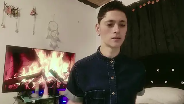 Snapshot of Tyler_cat chatting on 13, 10, 2025 Tyler cat online show from 13, 10, 2025