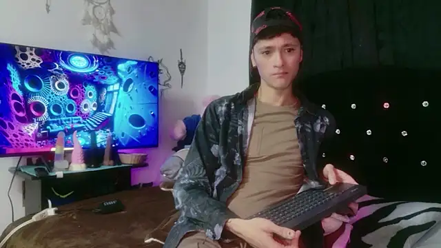 Snapshot of Tyler_cat chatting on 25, 11, 2025 Tyler cat online show from 25, 11, 2025