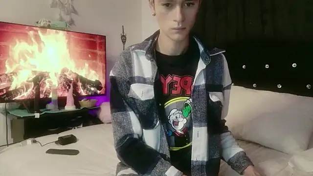 Snapshot of Tyler_cat chatting on 29, 10, 2025 Tyler cat online show from 29, 10, 2025