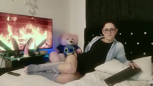 Snapshot of Tyler_cat chatting on 21, 10, 2025 Tyler cat online show from 21, 10, 2025