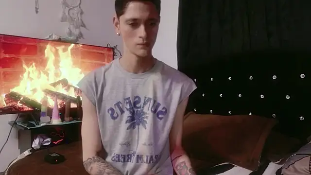 Snapshot of Tyler_cat chatting on 13, 11, 2025 Tyler cat online show from 13, 11, 2025