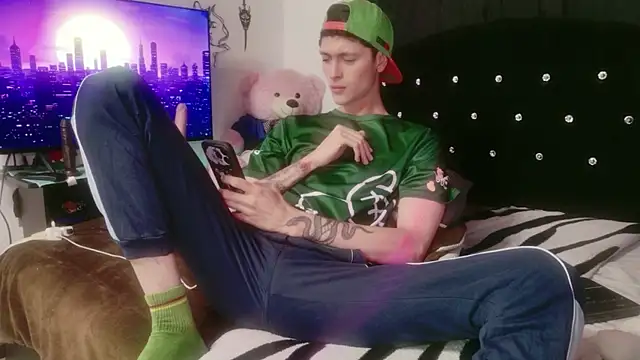 Snapshot of Tyler_cat chatting on 30, 11, 2025 Tyler cat online show from 30, 11, 2025