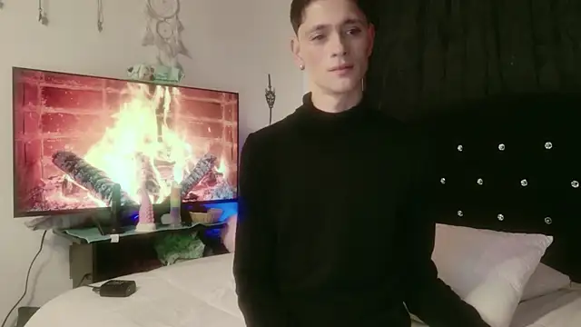 Snapshot of Tyler_cat chatting on 2, 11, 2025 Tyler cat online show from 2, 11, 2025