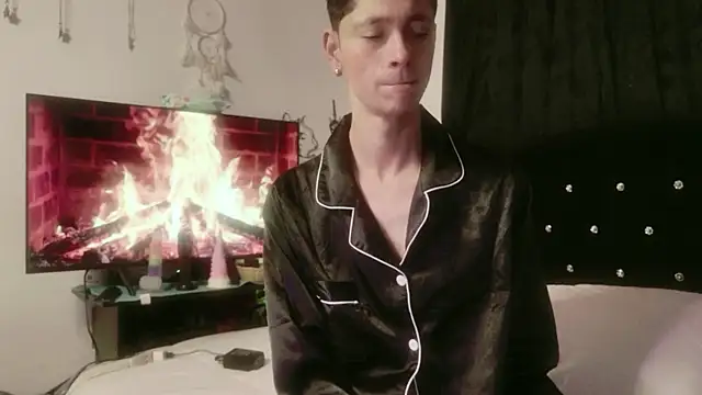 Snapshot of Tyler_cat chatting on 7, 11, 2025 Tyler cat online show from 7, 11, 2025