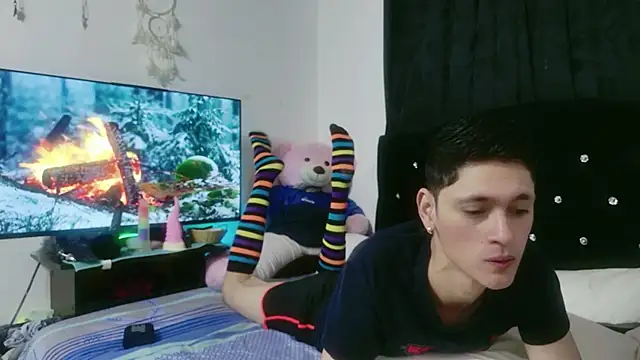 Snapshot of Tyler_cat chatting on 7, 10, 2025 Tyler cat online show from 7, 10, 2025