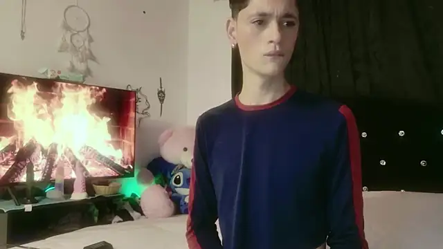 Snapshot of Tyler_cat chatting on 4, 11, 2025 Tyler cat online show from 4, 11, 2025