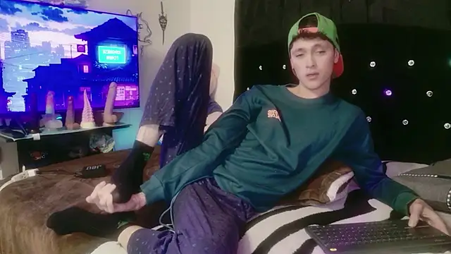 Snapshot of Tyler_cat chatting on 28, 11, 2025 Tyler cat online show from 28, 11, 2025