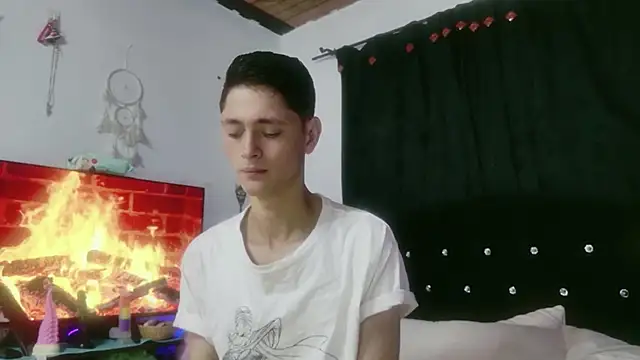 Snapshot of Tyler_cat chatting on 1, 11, 2025 Tyler cat online show from 1, 11, 2025