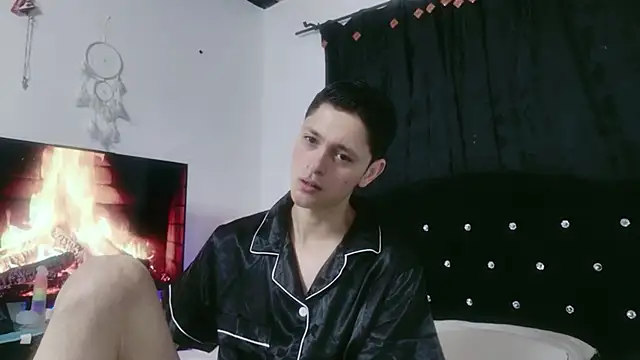 Snapshot of Tyler_cat chatting on 15, 10, 2025 Tyler cat online show from 15, 10, 2025