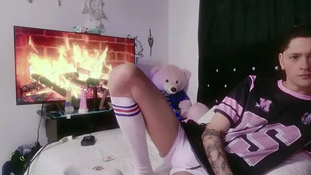 Snapshot of Tyler_cat chatting on 10, 11, 2025 Tyler cat online show from 10, 11, 2025