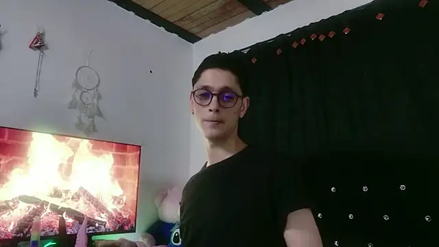 Snapshot of Tyler_cat chatting on 17, 10, 2025 Tyler cat online show from 17, 10, 2025