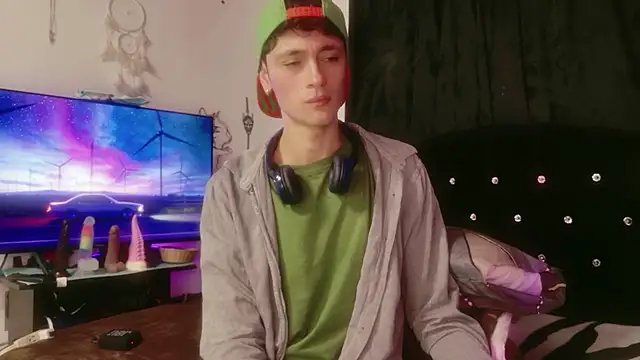 Snapshot of Tyler_cat chatting on 23, 11, 2025 Tyler cat online show from 23, 11, 2025