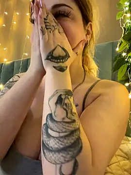 KellyMoors online show from 17, 11, 2025