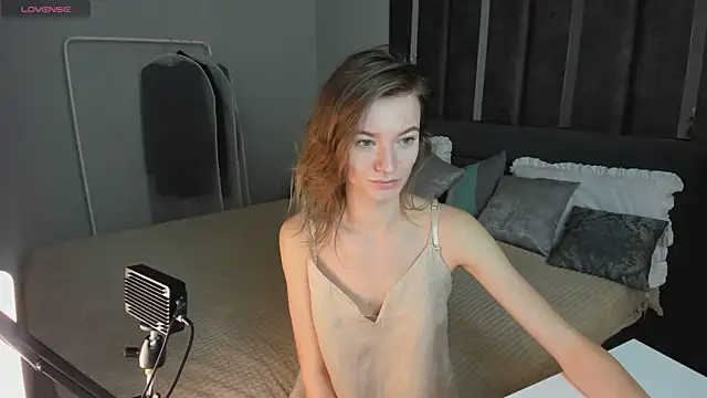 EvaToniz online show from 1, 12, 2025