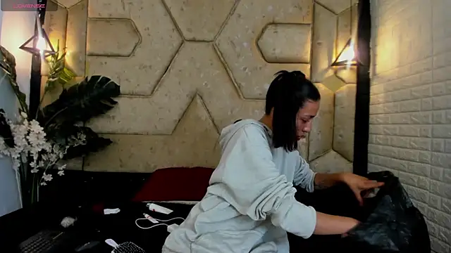 Julieta Slav3 online show from 15, 4, 2026