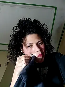 Snapshot of Larissinhamm chatting on 3, 10, 2025 Larissinhamm online show from 3, 10, 2025