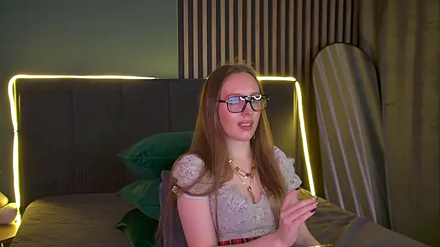 Snapshot of KathyStewart chatting on 8, 11, 2025 KathyStewart online show from 8, 11, 2025