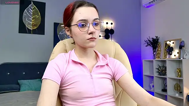 Snapshot of ElizabethMilller_ chatting on 18, 11, 2025 ElizabethMilller online show from 18, 11, 2025