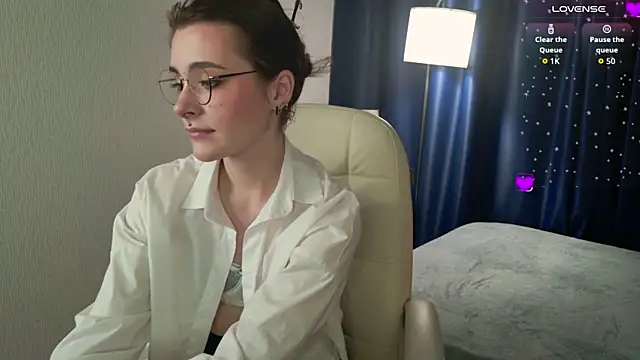 ElizabethMilller  online show from 13, 6, 2026