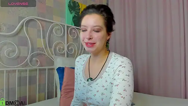 Sara Frayer online show from 26, 11, 2025