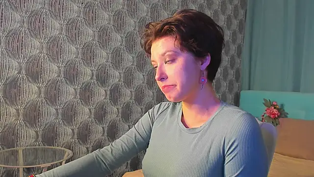 Sara Frayer online show from 21, 11, 2025