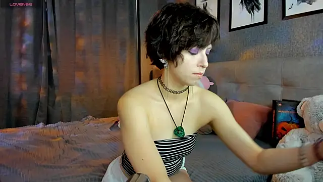 Sara Frayer online show from 28, 10, 2025