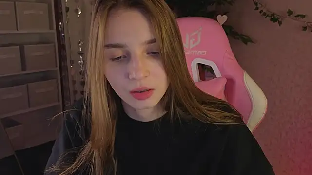 L1na Reeds online show from 4, 3, 2026