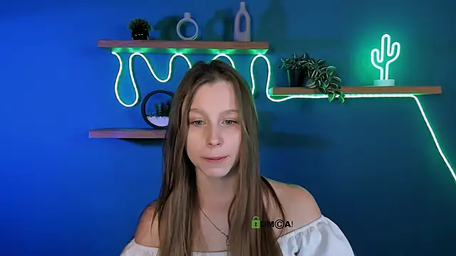 esme moore  online show from 9, 10, 2025