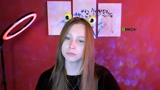 esme moore  online show from 8, 10, 2025