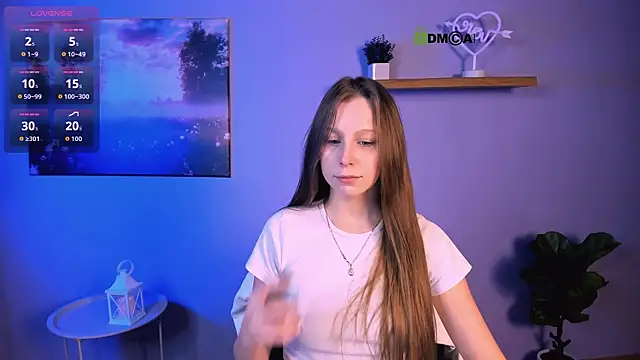 esme moore  online show from 14, 11, 2025