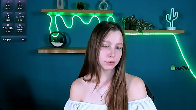 esme moore  online show from 19, 11, 2025