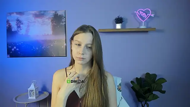 esme moore  online show from 28, 11, 2025