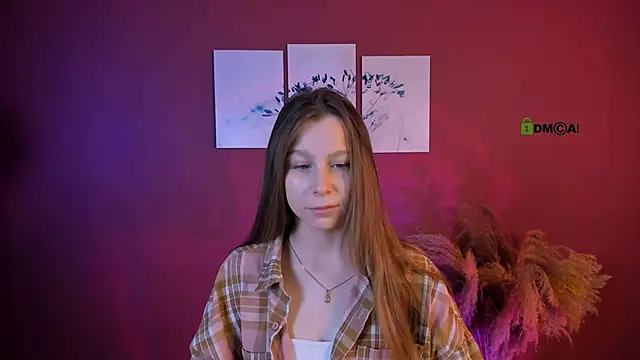 esme moore  online show from 25, 10, 2025