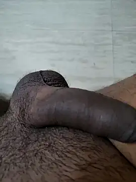 Elegant Guy online show from 12, 10, 2025