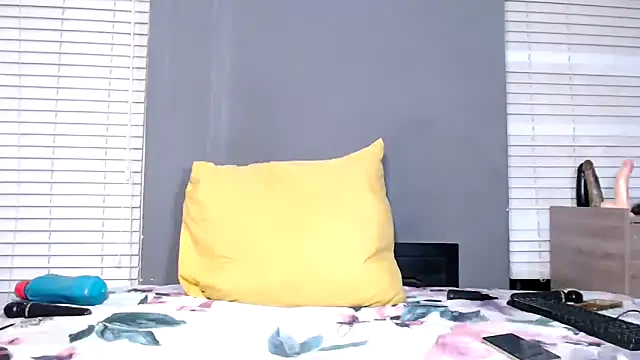 LadyBear2002 online show from 9, 11, 2025